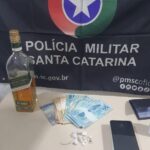 Suspeitos de furto em supermercado são presos com drogas e mais de R$ 1,2 mil em Tijucas