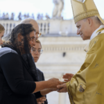 Carlo Acutis é Canonizado: Igreja Católica Reconhece o Primeiro Santo da Geração Digital